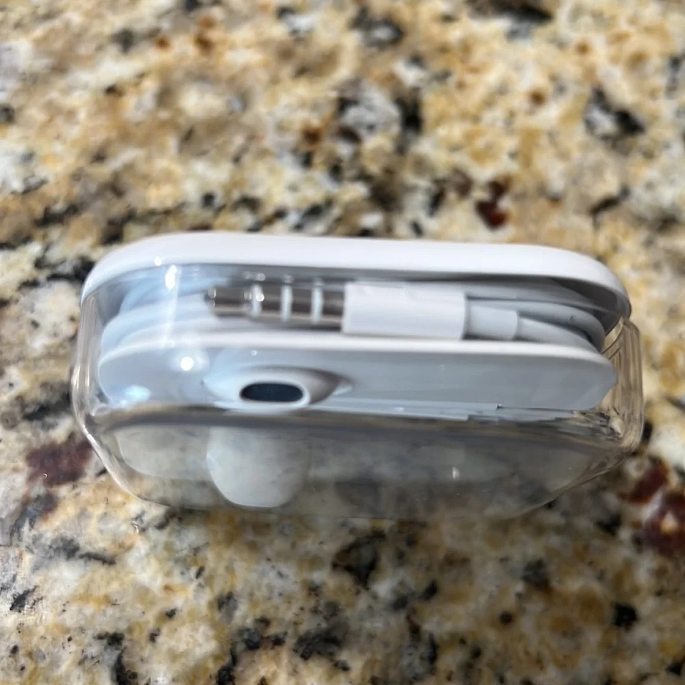 New Apple IPhone Ear Buds